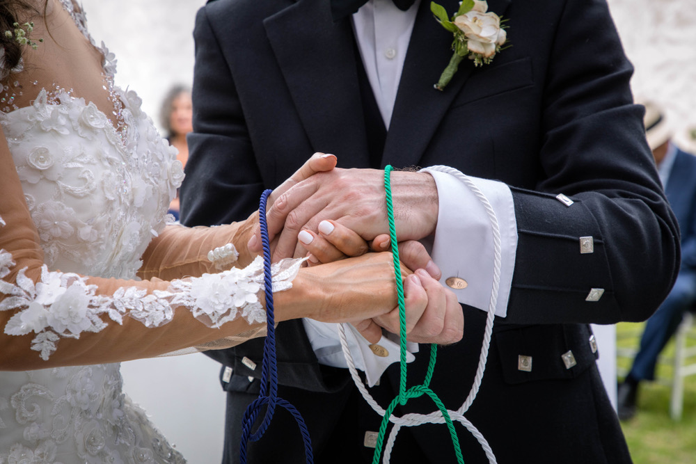 rito-del-legame-delle-mani-handfasting-matrimonio-civile